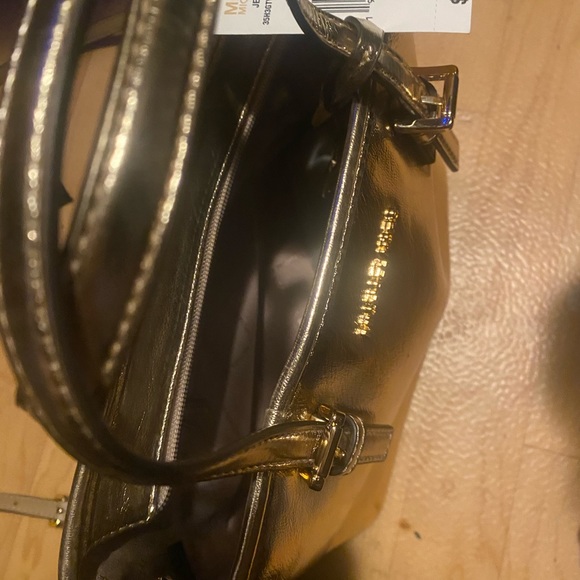 MICHAEL KORS HANDBAG BRAND NEW!!! ORIGINAL TAGS STILL ATTACHED!! - Picture 3 of 4